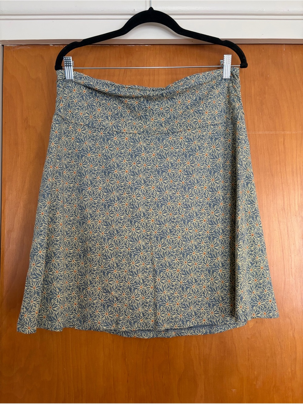 Toad&Co Chaka Skirt, Blue Shadow Daisy print, size L